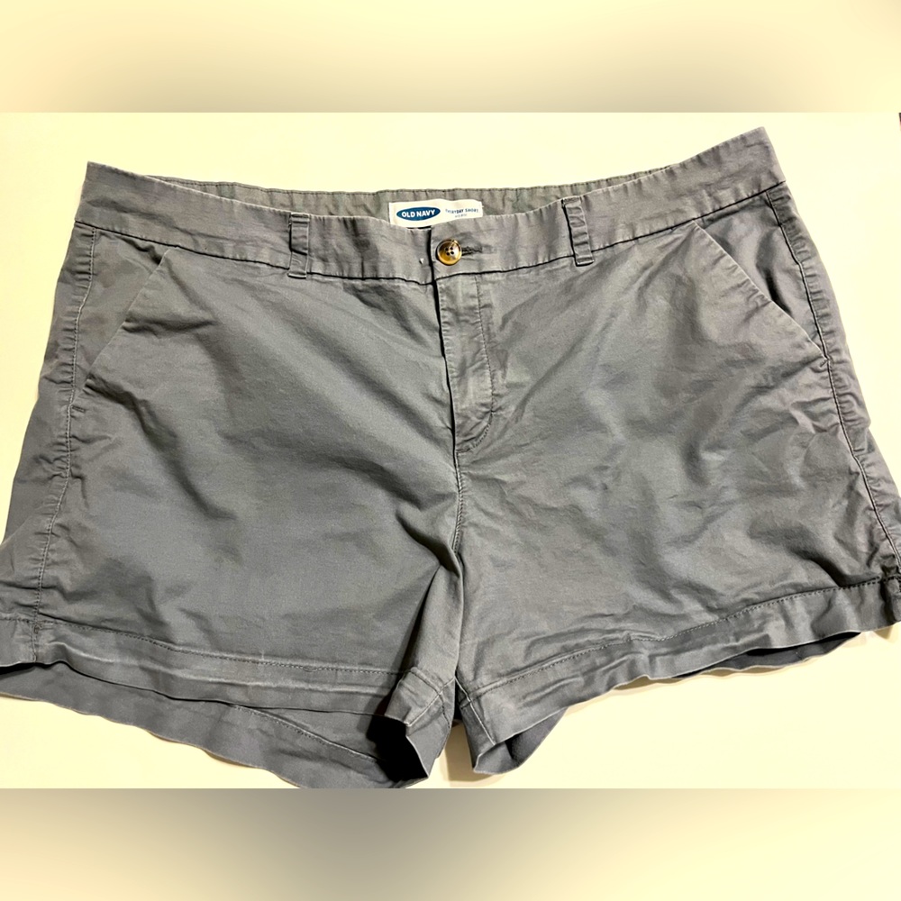 Old Navy Women's Grey Zip Fly Mid Rise Cotton Blend Everyday Chino Shorts